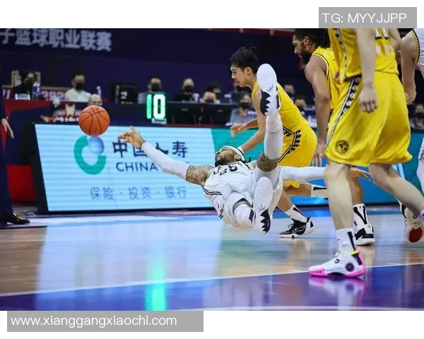辽宁本钢与广厦控股激战郭艾伦展现篮球魅力与团队精神的巅峰对决