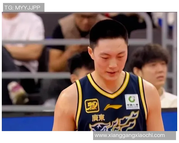 广东胡明轩：从青涩少年到篮球明星的成长之路与奋斗故事
